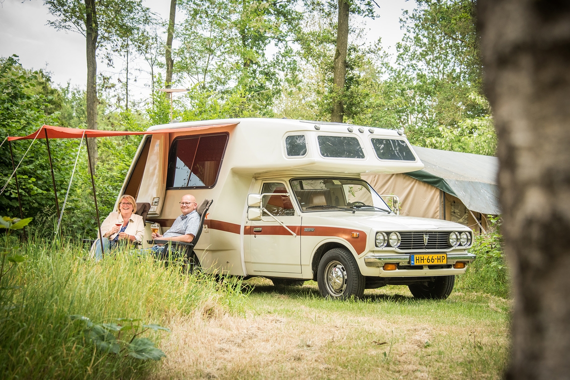 Toyota-Hilux-camper-exterieur-rechts-voor-Thomas-en-Karin-van-Dijk